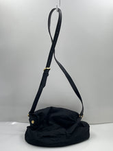 Load image into Gallery viewer, Authentic Marc Jacobs Womens Preppy Black Zipper Adjustable Strap Crossbody Bag