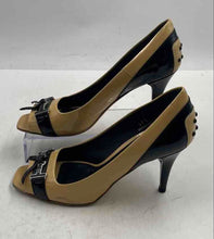 Load image into Gallery viewer, Authentic Tod's Womens Beige Black Stiletto Pump Heels Size EUR 38.5 Stained