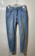 Load image into Gallery viewer, Forever 21 Womens Blue Medium Wash Pockets Denim Skinny Leg Jeans Size 28
