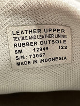 Load image into Gallery viewer, Authentic Tory Burch Womens White Lace-Up Sneaker Shoes Size 5M Damaged