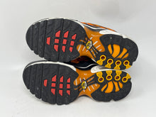 Load image into Gallery viewer, Authentic Nike Kids Air Max Plus Orange Black Sneaker Shoes Size 3.5Y Damaged
