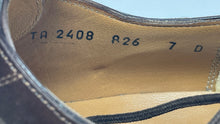 Load image into Gallery viewer, Authentic Salvatore Ferragamo Mens Brown Leather Oxford Shoes Size 7 D Damaged