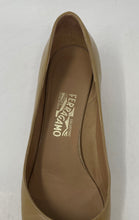 Load image into Gallery viewer, Authentic Salvatore Ferragamo Womens Vara Brown Pump Heels Size 8.5E Worn Sole