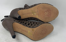 Load image into Gallery viewer, Vince Camuto Womens Krandi Brown Leather Stiletto Heel Ankle Bootie Size 7M