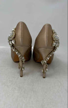 Load image into Gallery viewer, Badgley Mischka Womens Kiara Beige Embellished Stiletto Pump Heels Size 6