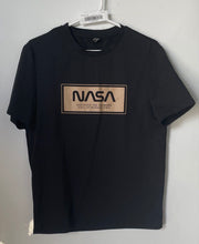 Load image into Gallery viewer, Manfinity Mens Black Nasa Graphic Print Short Sleeve Pullover T-Shirt Size S
