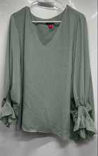Load image into Gallery viewer, Vince Camuto Womens Green Long Sleeve V-Neck Pullover Blouse Top Size XL