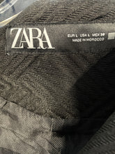 Load image into Gallery viewer, Zara Womens Black Geometric Sleeveless Open-Back Cropped Vest Size Large
