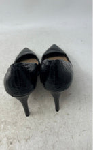 Load image into Gallery viewer, Vince Camuto Womens Panan Black Snake Print Pointed Toe Pump Heels Size 6.5 M