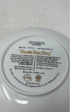Load image into Gallery viewer, Knowles Walt Disney Snow White Fireside Love Story Decorative Collector Plate