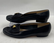 Load image into Gallery viewer, Authentic Salvatore Ferragamo Womens Black Leather Vara Bow Pump Heels Size 5