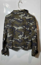 Load image into Gallery viewer, Express Womens Green Camouflage Long Sleeve Pockets Cropped Jacket Size XS/S