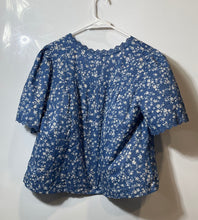 Load image into Gallery viewer, Gap Womens Blue White Floral Short Sleeve Ruffle V-Neck Blouse Top Sz M With Tag
