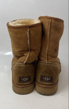 Load image into Gallery viewer, UGG Womens Classic Short Brown Pull-On Winter Shearling Boots Size 10