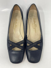 Load image into Gallery viewer, Authentic Salvatore Ferragamo Womens Lais Black Block Pump Heels Size 6B Damaged