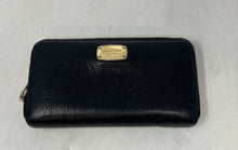 Load image into Gallery viewer, Michael Kors Womens Jet Set Continental Black Leather Zip-Around Wallet