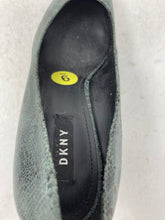 Load image into Gallery viewer, DKNY Womens Lexi Green Two Tone Snake Print Pointed Toe High Pump Heels Size 9