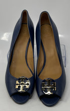 Load image into Gallery viewer, Authentic Tory Burch Womens Blue Leather Peep Toe Pump Heels Size 10M Damaged