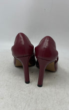 Load image into Gallery viewer, Vince Camuto Womens Lizanie Burgundy Leather Peep Toe Pump Heels Size 6.5M