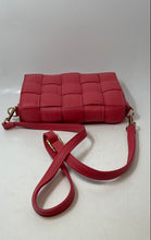 Load image into Gallery viewer, Unbranded Womens Pink Genuine Leather Woven Adjustable Strap Crossbody Handbag