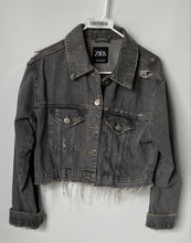 Load image into Gallery viewer, Zara Womens Gray Denim Long Sleeve Button Front Cropped Jacket Size Small