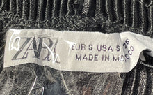 Load image into Gallery viewer, Zara Womens Black Elastic Waist Pull-On Ribbed Pleated Shorts Size Small