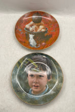 Load image into Gallery viewer, Set Of 2 Viletta Bathtime Visitor Nature Hunt Decorative Collector Plates