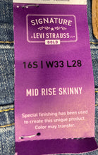 Load image into Gallery viewer, Signature By Levi Strauss & Co. Womens Blue Mid Rise Skinny Jeans W33xL28 W/Tag