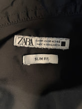 Load image into Gallery viewer, Zara Mens Black Slim Fit Collared Long Sleeve Button-Up Shirt Size Medium