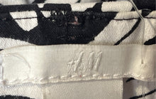 Load image into Gallery viewer, H&M Womens Black White Printed Flat Front Skinny Leg Ankle Pants Size 6