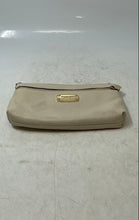 Load image into Gallery viewer, Michael Kors Womens Jet Set Beige Pebbled Leather Pockets Wristlet Wallet