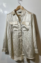 Load image into Gallery viewer, Authentic Simply Vera Vera Wang Womens Ivory Long Sleeve Button-Up Shirt Size S