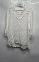 Load image into Gallery viewer, Vanessa Alexandra Womens White Linen Lace Trim 3/4 Sleeve V-Neck Tunic Top Sz M
