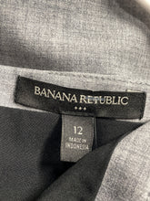 Load image into Gallery viewer, Banana Republic Womens Gray Plaid Back-Zip Straight & Pencil Skirt Size 12