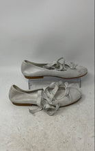 Load image into Gallery viewer, Bass 10 Womens Silver Glitter Leather Round Toe Slip-On Ballet Flats Size 37