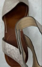 Load image into Gallery viewer, Vince Camuto Womens Odela Wooden Brown Gold Open Toe Ankle Strap Heels Size 10M