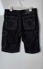 Load image into Gallery viewer, True Religion Mens Black Flat Front Belt Loops Button Cargo Shorts Size 32