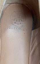 Load image into Gallery viewer, Authentic Tory Burch Womens Caroline 2 Beige Ballet Flats Size 7.5 M Damaged
