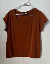 Load image into Gallery viewer, Chico's Womens Brown Short Sleeve Round Neck Pullover T-Shirt Size 3