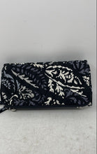 Load image into Gallery viewer, Vera Bradley Womens Black Inner Pockets Shoulder Crossbody Handbag