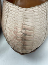 Load image into Gallery viewer, Authentic Lanvin Womens Brown Beige Leather High Pump Heels Size EUR 39 Damaged