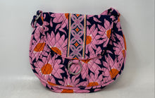 Load image into Gallery viewer, Vera Bradley Womens Multicolor Floral Print Quilted Inner Pocket Crossbody Bag