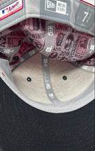 Load image into Gallery viewer, New Era 59Fifty Mens Black Red MLB Boston Red Sox Baseball Cap Size 7 1/4