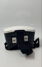 Load image into Gallery viewer, Onn White Adjustable Screen Up To 6 Inch Virtual Reality Smartphone Headset
