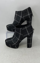 Load image into Gallery viewer, Jessica Simpson Womens Maysie Gray White Back Zip Ankle Booties Size 7.5M