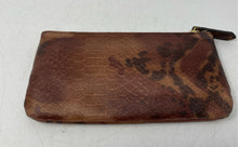 Load image into Gallery viewer, Aimee Kestenberg Womens Brown Embossed Snakeskin Animal Print Leather Zip Wallet