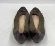 Load image into Gallery viewer, Authentic Salvatore Ferragamo Womens Green Slip-On Ballet Flats Size 9B Damaged