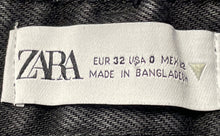 Load image into Gallery viewer, Zara Womens Black Denim Mid Rise Dark Wash Cargo Pockets Wide-Leg Jeans Size 0