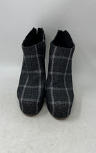 Load image into Gallery viewer, Jessica Simpson Womens Maysie Gray White Back Zip Ankle Booties Size 7.5M