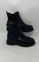 Load image into Gallery viewer, Old Navy Womens Black Leather Round Toe Pull-On Chelsea Boots Size 6 1/2